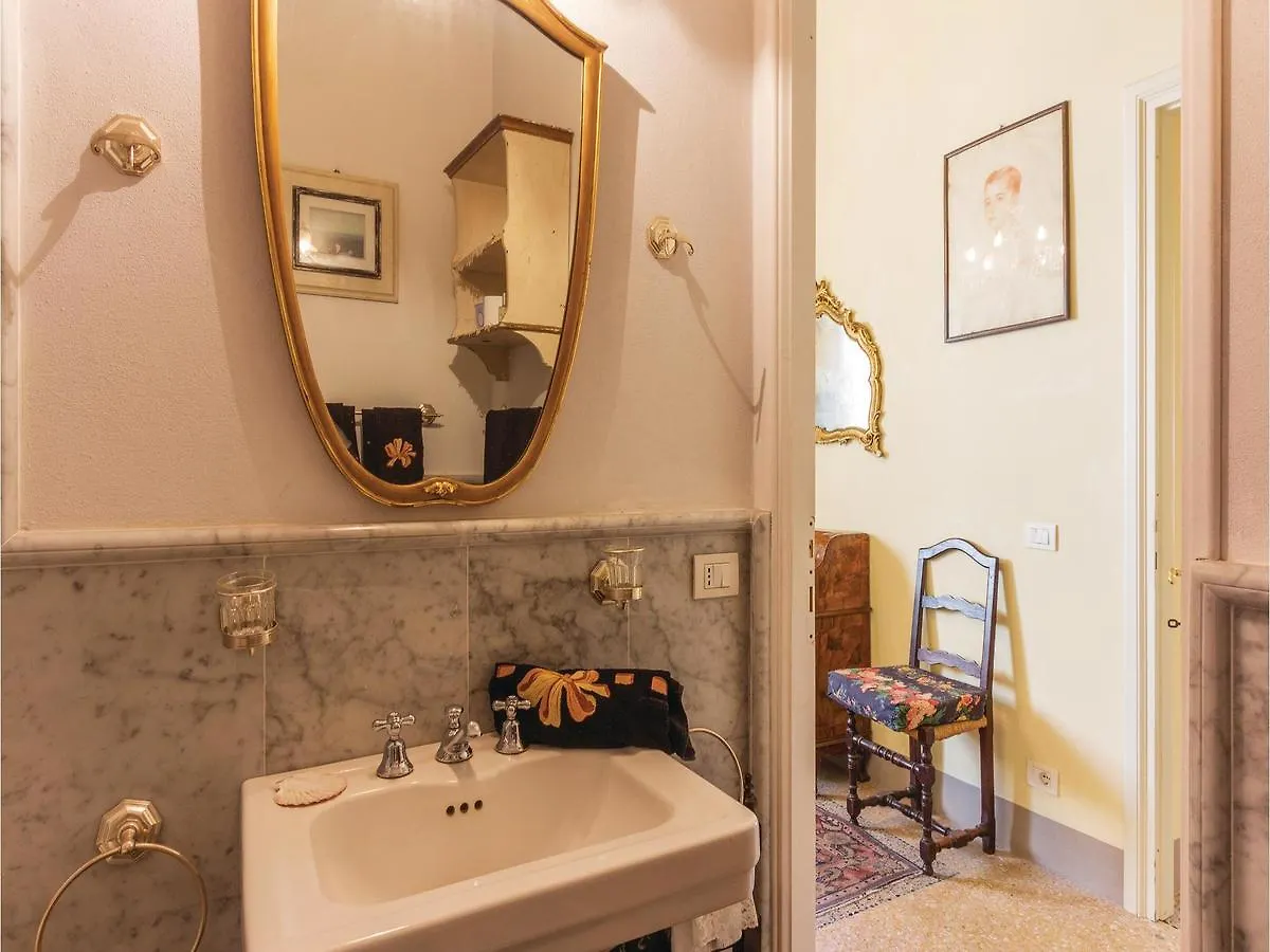Palazzo Poggi Hotel Lucca 0*,  Italy